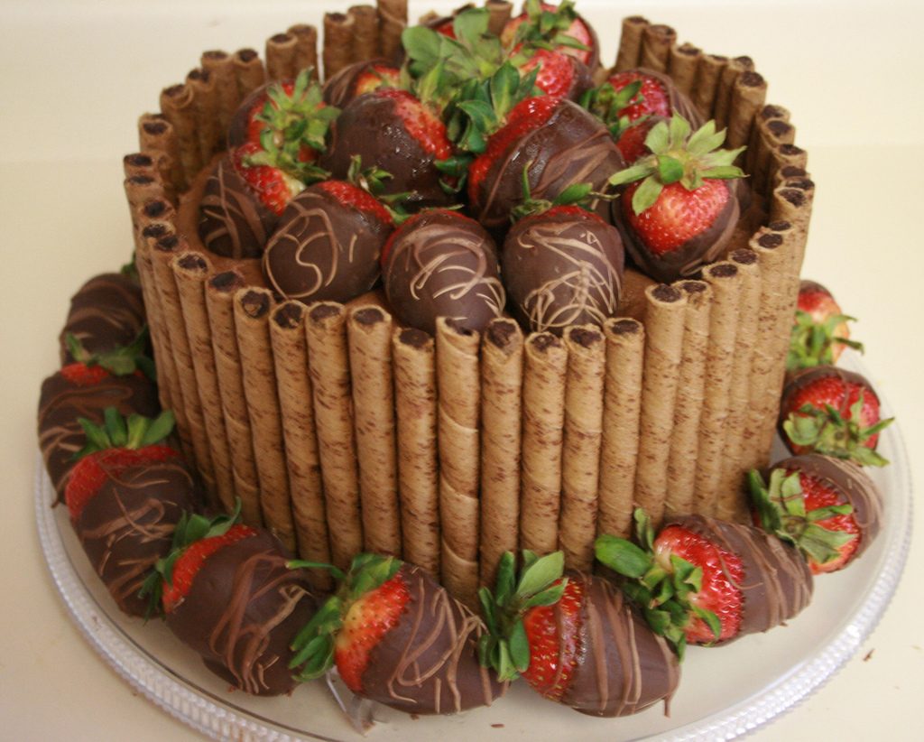 cake with chocolate and strawberries