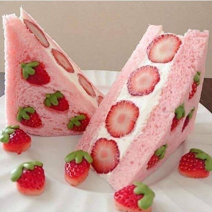 strawberry roll cake